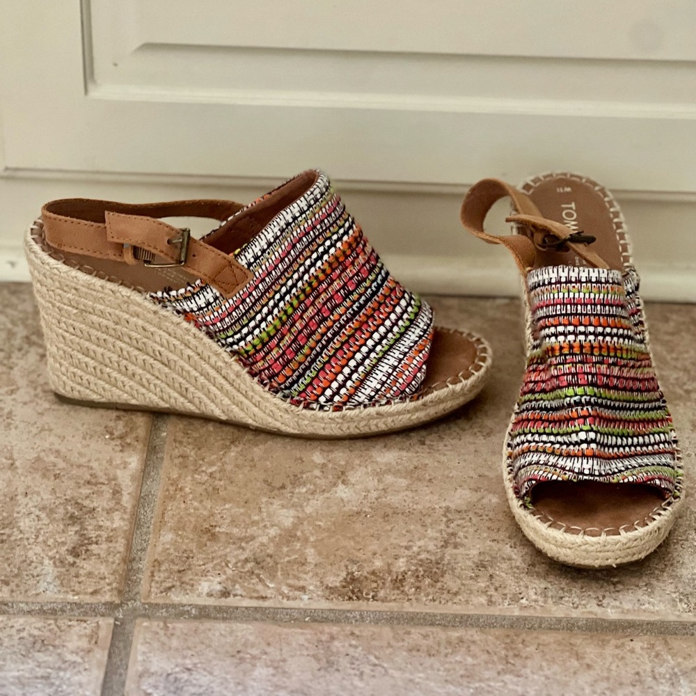 Toms Classic Wedge Sandals in Beige